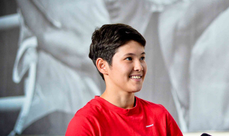 Чемпионка мира из Казахстана тренируется на открытом воздухе