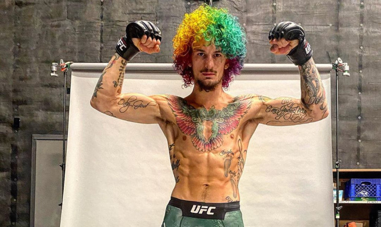 Боец UFC покрасил волосы в цвета радуги в преддверии турнира UFC 250