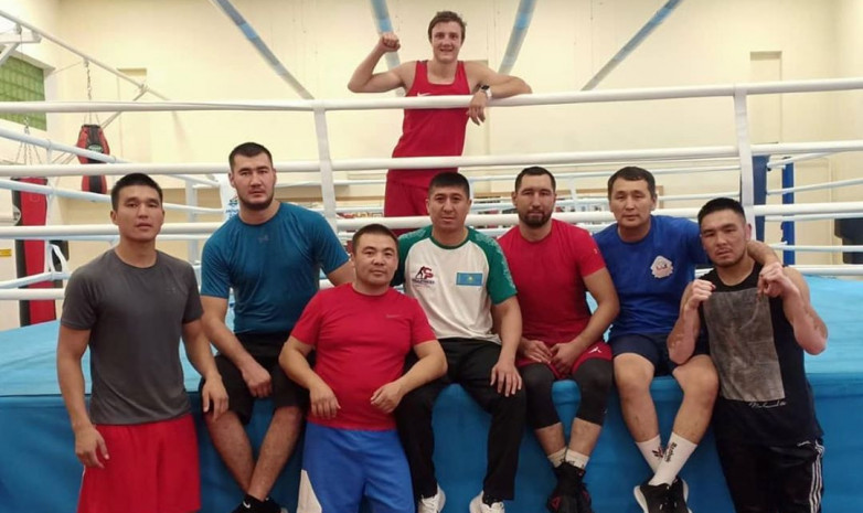Ербосынулы, Жанабаев и другие казахстанские боксеры начали тренировочные лагерь в Беларуси