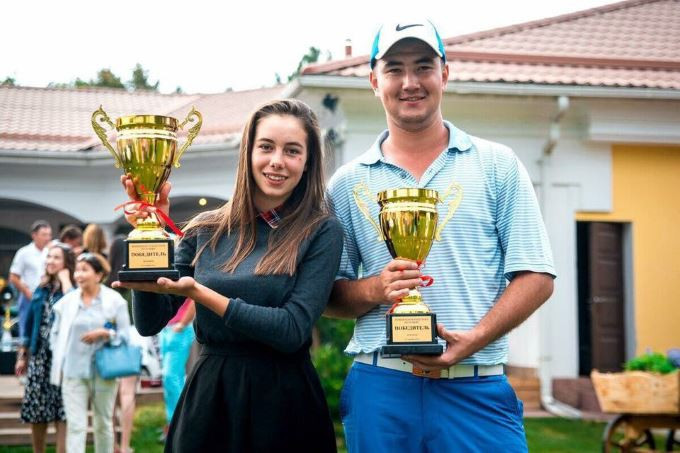 Победители чемпионата Казахстана-2016 в абсолютном зачете Альбина Агаева и Канат Курбаналиев