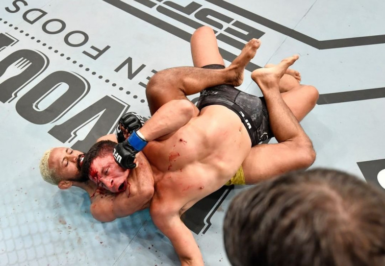 UFC 256 Бой Фергюсон – Оливейра под угрозой срыва