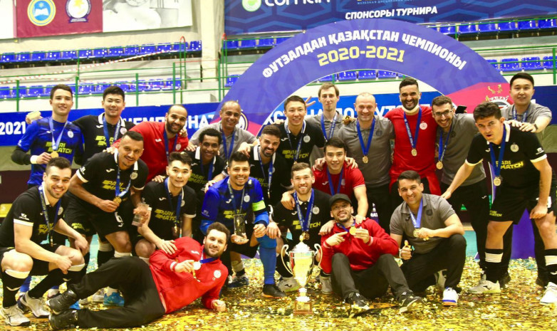 Фоторепортаж с награждения АФК «Кайрат» золотыми медалями и трофеем чемпионата Казахстана по футзалу-2020/2021