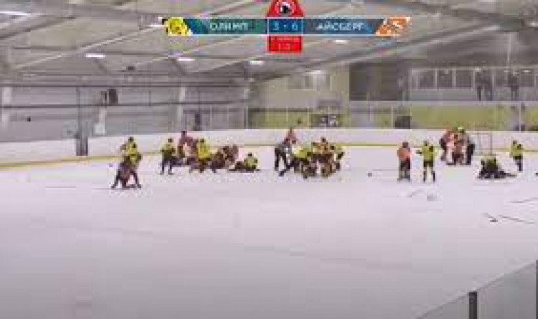 На детском хоккейном турнире в Саратове произошла массовая драка
