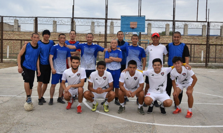 Футболисты «Кайсара» сыграли товарищеский матч с заключенными 