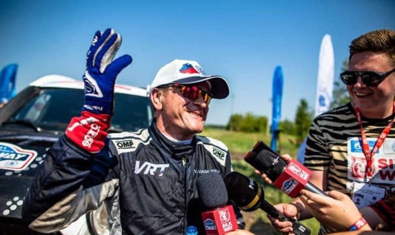 Владимир Васильев выиграл второй этап ралли «Шелковый путь» в зачете внедорожников