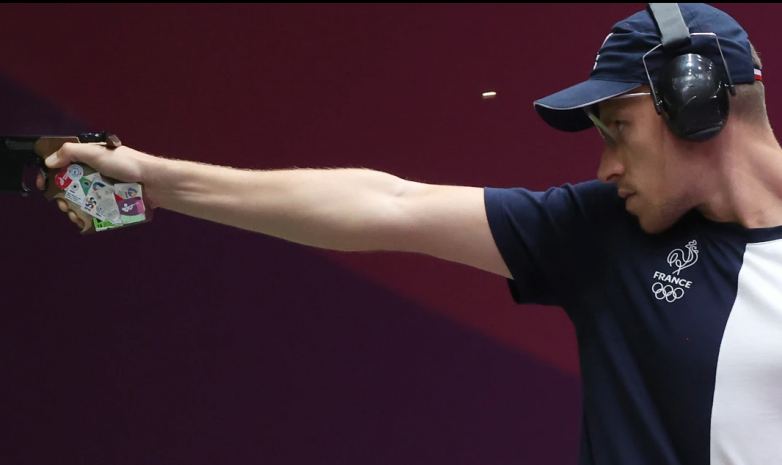 Француз Жан Кикампуа завоевал «золото» Олимпийских игр-2020 в скоростной стрельбе из пистолета с 25 м