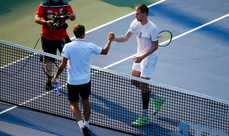 Бублик вышел во второй круг «Мастерса» в Торонто и в третий раз в сезоне сыграет с Медведевым