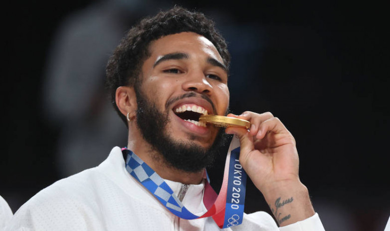 Американский баскетболист отпраздновал победу на Олимпиаде в ночном клубе