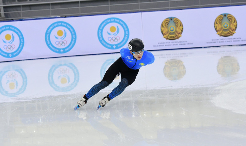 Адиль Галиахметов прошел в четвертьфинал ЭКМ по шорт-треку на дистанции 1000 метров