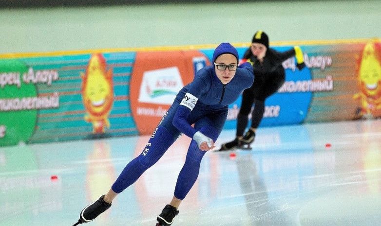Алина Дауранова завоевала «бронзу» на этапе Кубка мира по конькобежному спорту среди юниоров 