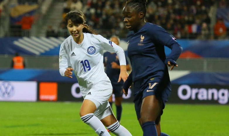 Фоторепортаж с матча женской сборной Казахстана против Франции 