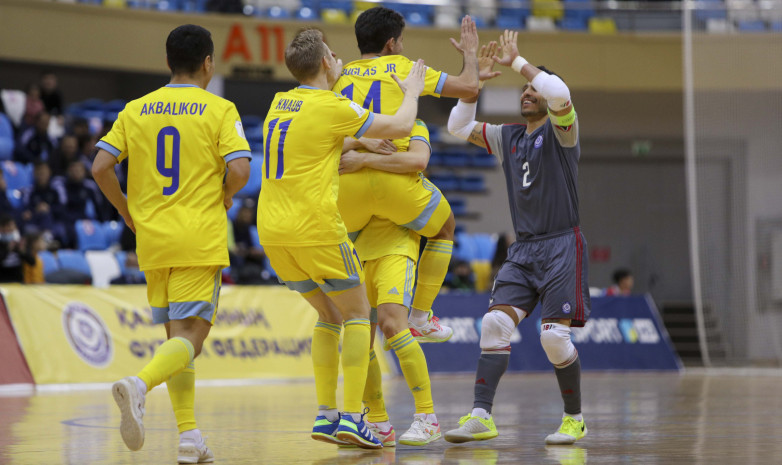 ВИДЕО. Что происходило на скамейке сборной Казахстана в первом товарищеском матче с Узбекистаном