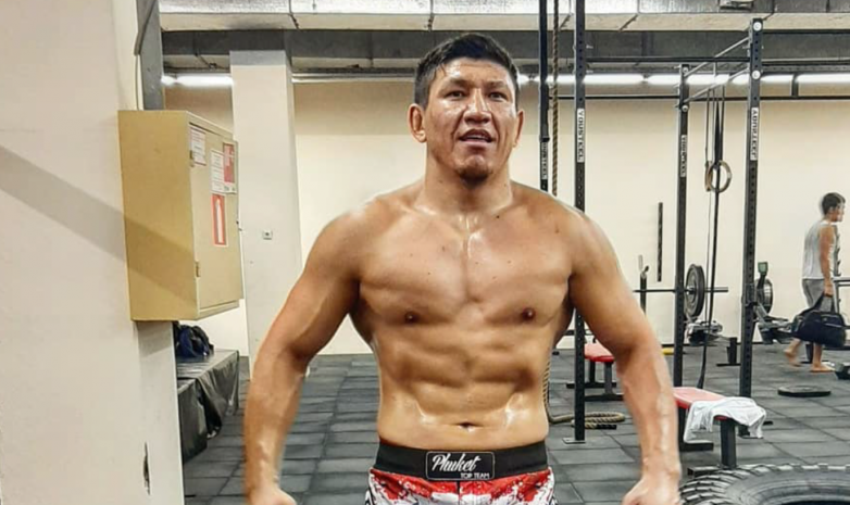 Казахстанский боец обратился к Жумагулову после его поражения нокаутом в UFC