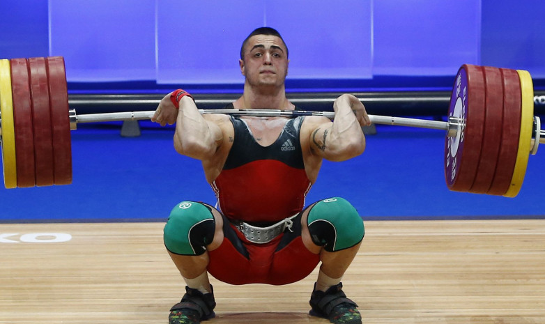 17-летний болгарин выиграл ЧМ-2021 по тяжелой атлетике, установив мировой рекорд 