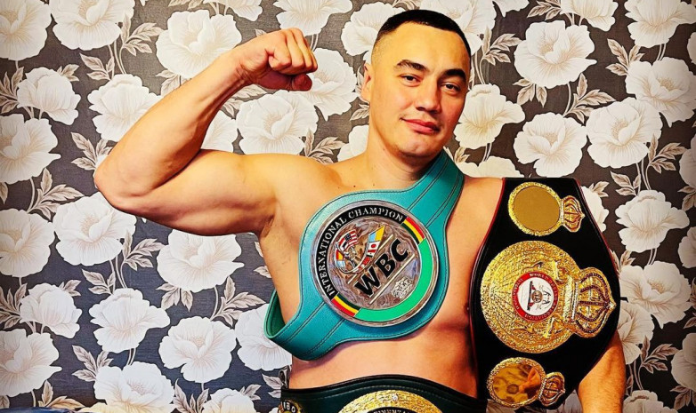 Казахстанский тяжеловес-нокаутер без боя сложил чемпионский пояс WBC