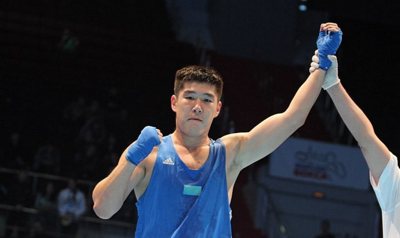 Видео. Непобежденный казахстанский боксер готовится к титульному бою 