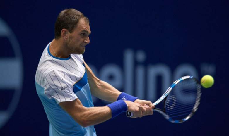 Недовесов вышел в четвертьфинал на турнире в Сиднее в паре