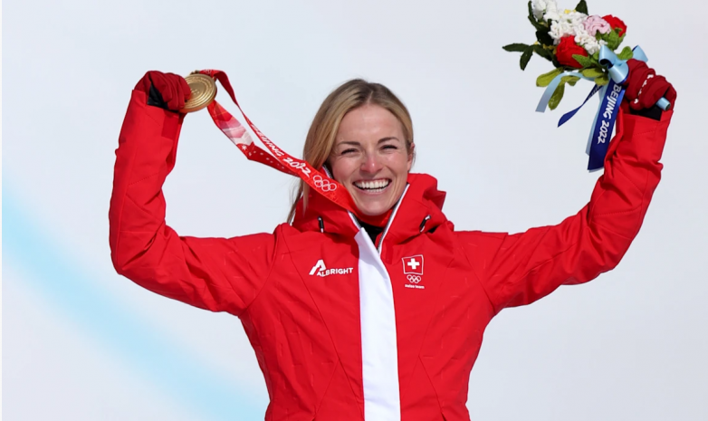 Швейцарская горнолыжница Гут-Бехрами завоевала «золото» ОИ-2022 в супергиганте