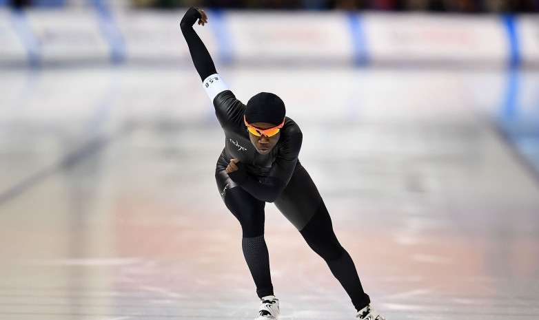 Американская конькобежка завоевала «золото» на дистанции 500 метров на ОИ в Пекине 