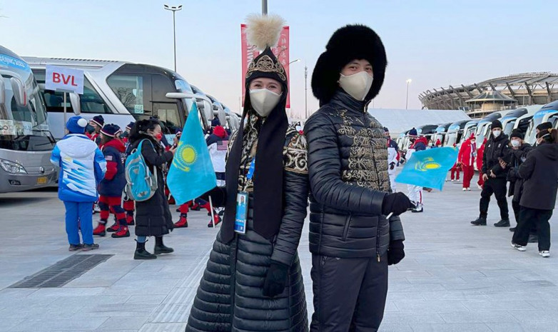 Знаменосцы сборной Казахстана предстали в исторических образах на церемонии открытия Олимпиады в Пекине 