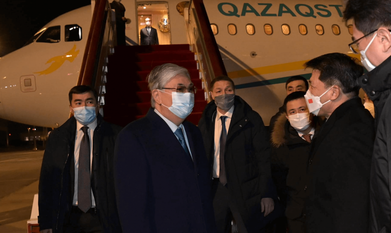 Президент Казахстана прибыл в Пекин для участия в церемонии открытия Олимпийских игр-2022