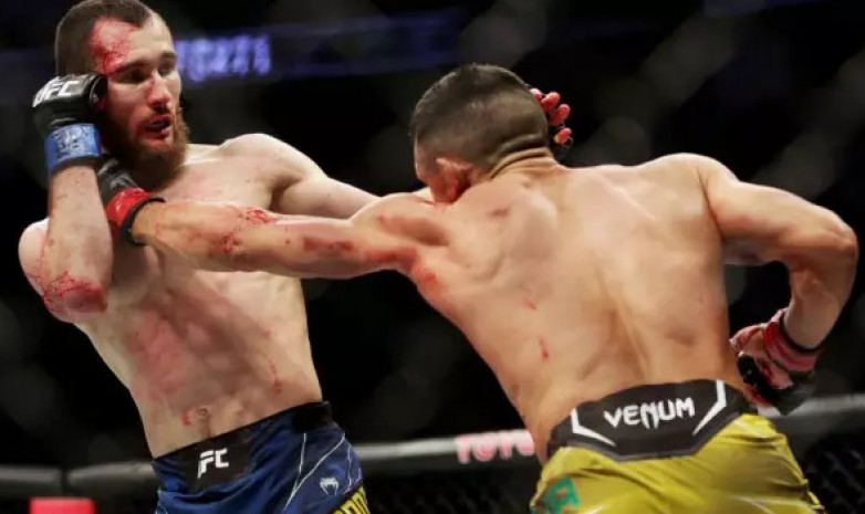 Полное видео боя Сергея Морозова против Дугласа Силвы на UFC 271