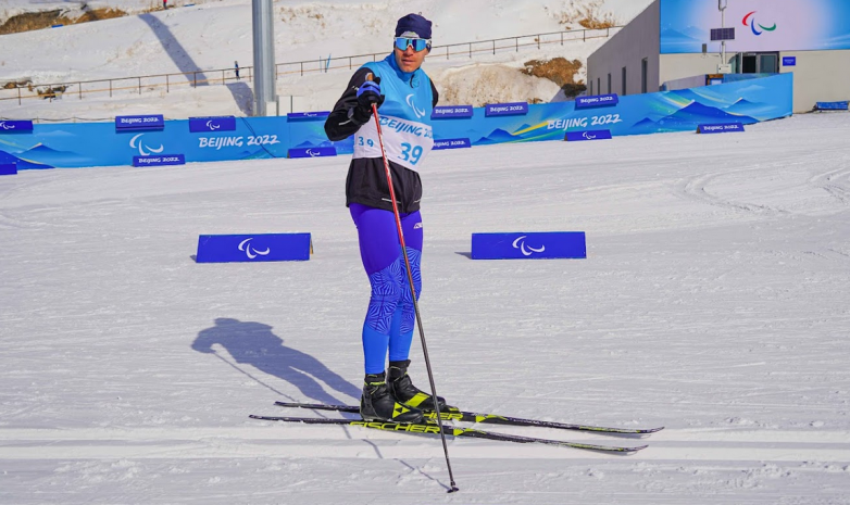 Александр Герлиц на Паралимийских играх-2022 вошел в топ-5 в лыжной гонке на 12 км стоя