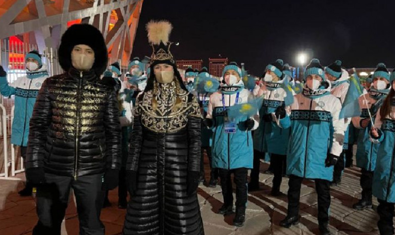 Состоялась передача костюмов знаменосцев сборной Казахстана на ОИ-2022 в Олимпийский музей 