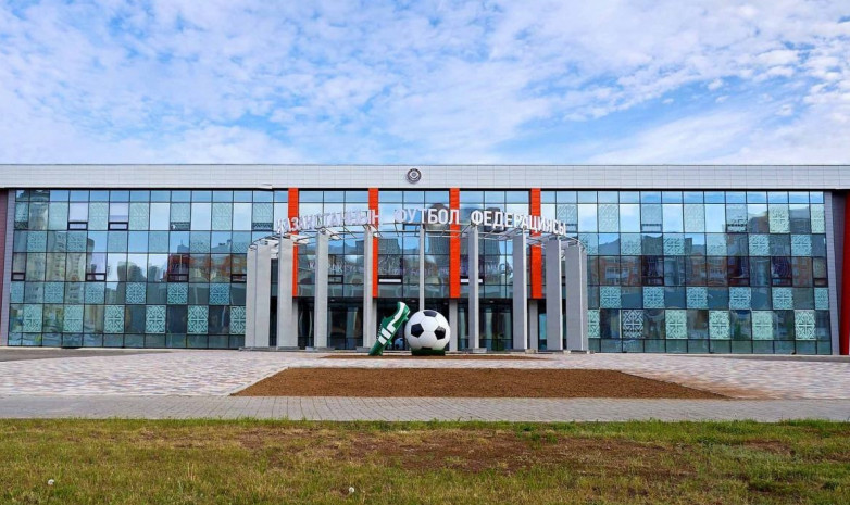 Представитель судейской конвенции УЕФА посетил офис Казахстанской федерации футбола