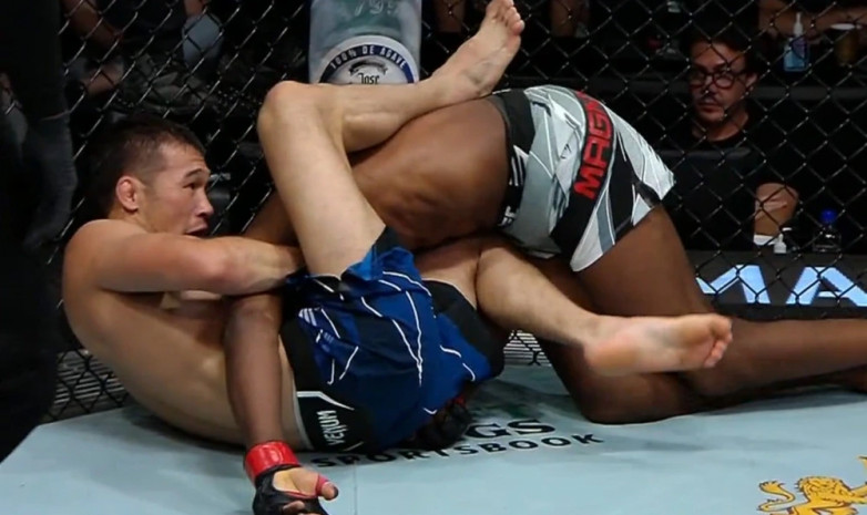 Видео победного боя Шавката Рахмонова на турнире UFC Vegas 57