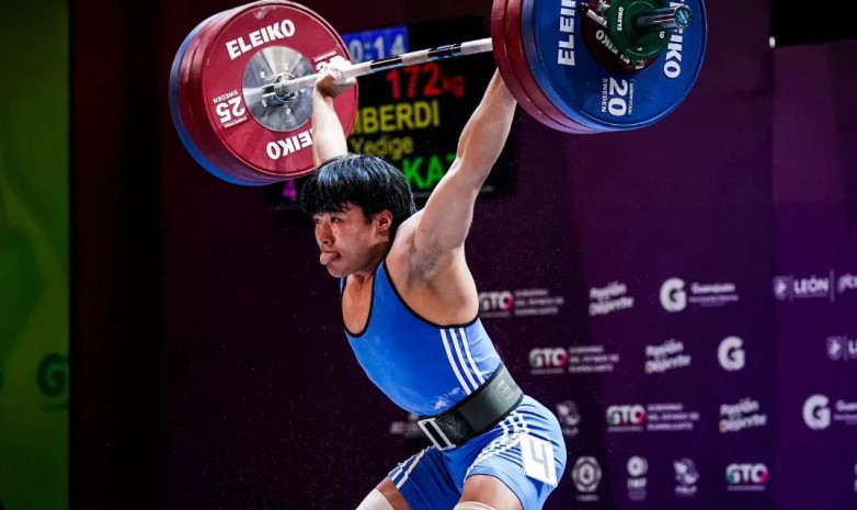 Казахстанец с мировым рекордом завоевал «золото» чемпионата мира по тяжелой атлетике (видео)