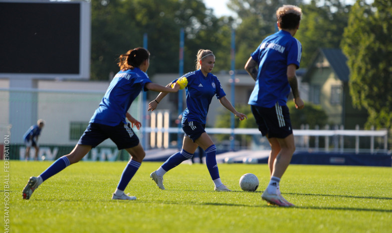 Фоторепортаж с предыгровой тренировки женской сборной Казахстана в Эстонии