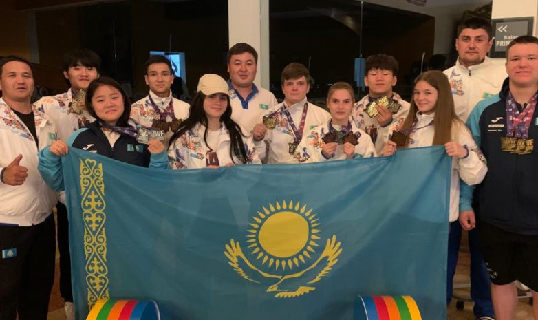 Сборная Казахстана первенствовала в общекомандном зачете чемпионата мира по тяжелой атлетике