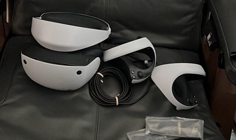 В сети впервые появились живые фотографии PlayStation VR 2