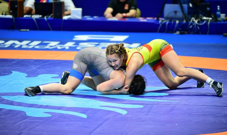 Казахстан завоевал две медали на международном турнире по женской борьбе в Польше