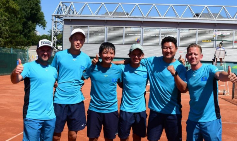 Казахстанские теннисисты обыграли чемпионов мира и вышли в 1/4 финала юниорского чемпионата мира