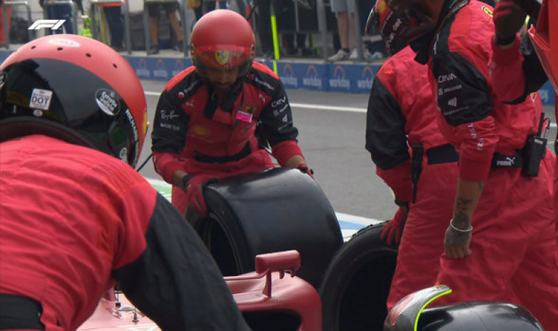Механики команды «Феррари» допустили ошибку во время пит-стопа на «Гран-при Нидерландов»