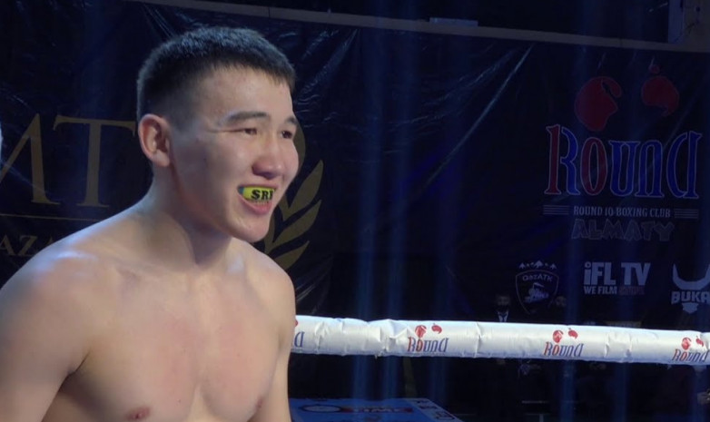 Рахат Сейтжан в первом раунде нокаутировал соперника из Таджикистана на вечере бокса в Алматы 