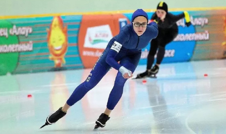 Казахстанка Алина Дауранова финишировала второй на ЭКМ по конькобежному спорту 