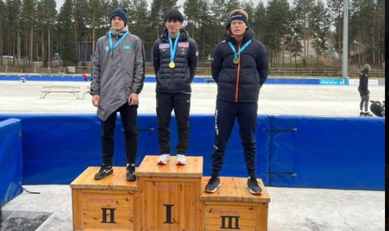 Никита Важенин стал серебряным призером юниорского ЭКМ по конькобежному спорту