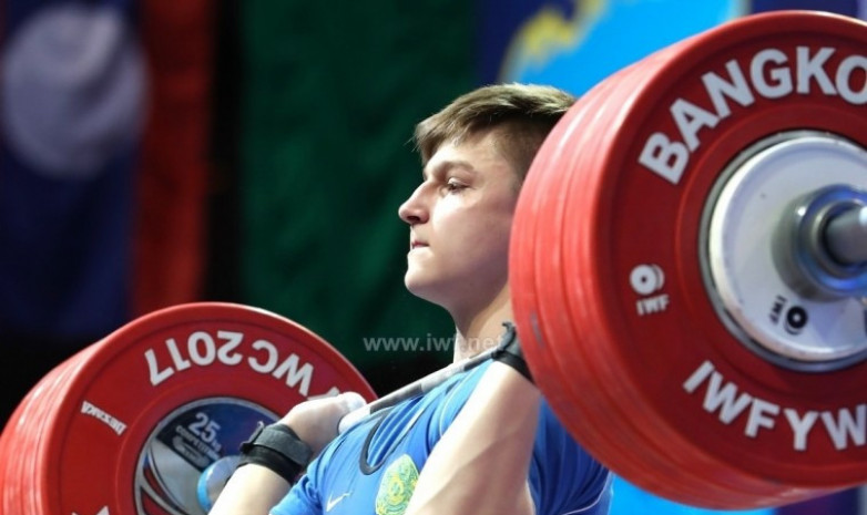 Казахстанец Антропов завоевал малое «золото» на ЧМ по тяжелой атлетике, однако остался без большой медали