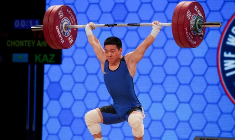 Казахстанец Арли Чонтей стал четвертым на ЧМ по тяжелой атлетике в Боготе