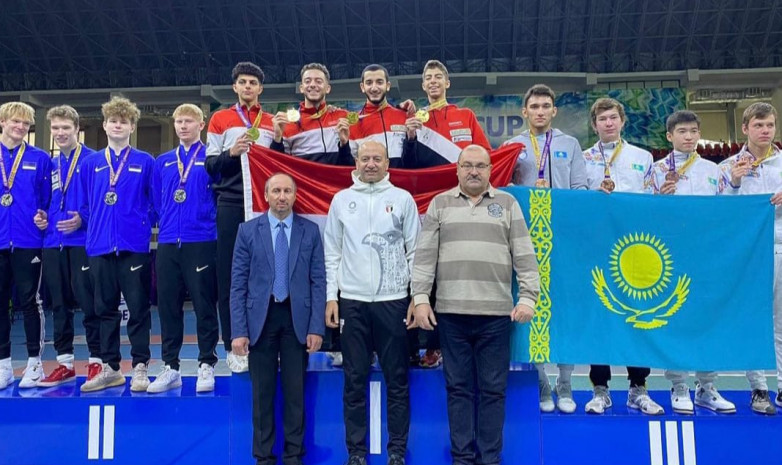 Мужская сборная Казахстана на шпагах стала бронзовым призером Кубка мира по фехтованию