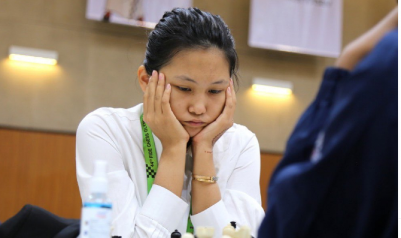 Казахстанская шахматистка Бибисара Асаубаева второй год подряд выигрывает чемпионат мира