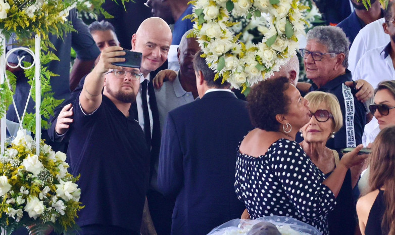Президент ФИФА Инфантино ответил на критику за селфи с гробом Пеле