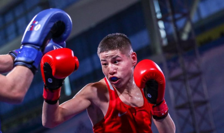 Кіші әлем чемпионатында қазақ боксшысы өзбекті жеңіп, жартылай финалға шықты