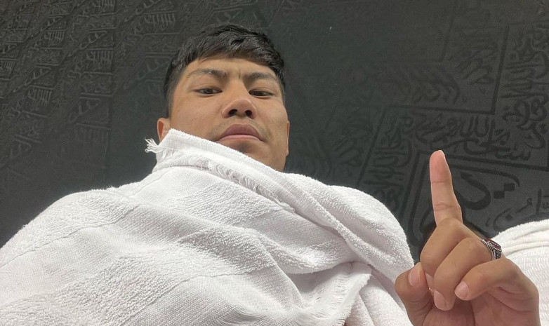 Небитый казахстанский боксер поздравил с началом Рамадана и напомнил о своем скором бое