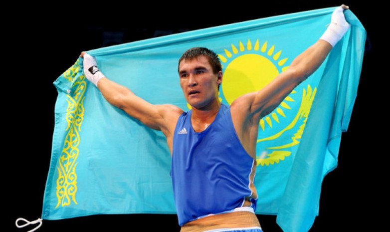 Олимпиада чемпионы ең үздік қазақстандық кәсіпқой деңгейдегі боксшыларды атады