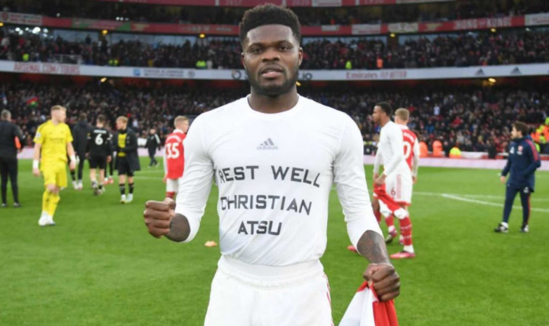 Игрок «Арсенала» почтил память Кристиана Атсу, погибшего под завалами в Турции