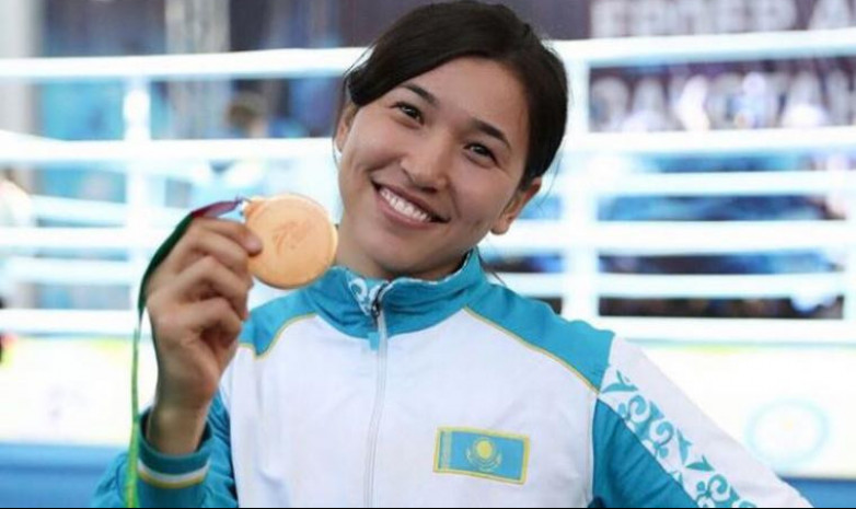 Казахстанка одержала жесткую победу с нокдауном на женском ЧМ по боксу в Индии